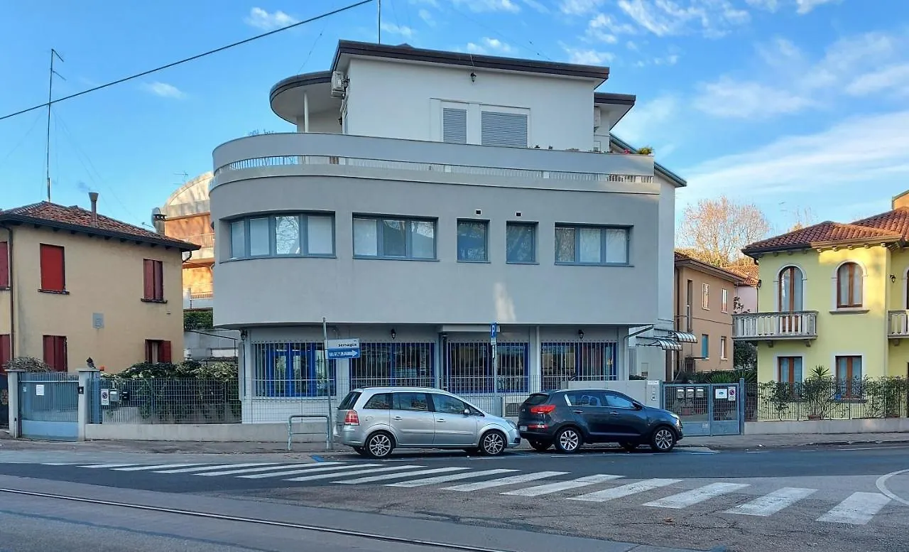 Marconi House Otel Mestre Konukevi
